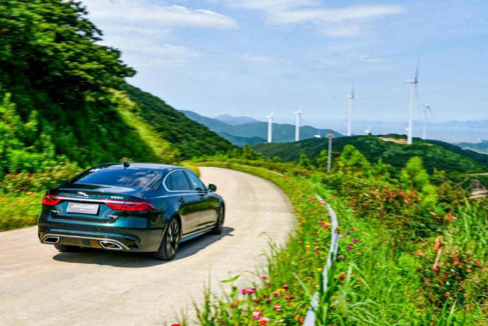 能下赛道的英式智能豪华全新捷豹xfl会不会是当代豹款