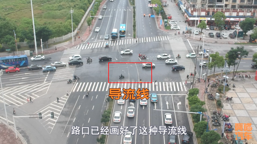 两车同时转弯相撞谁的责任更大一些记住这个车道多半是全责