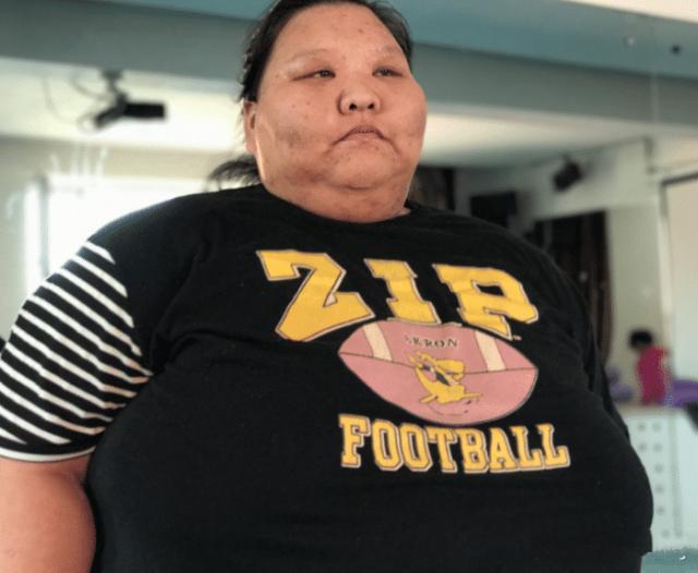 400斤胖妹睡坏4张床,如今只能睡地板,减肥成功后连亲妈都认不出
