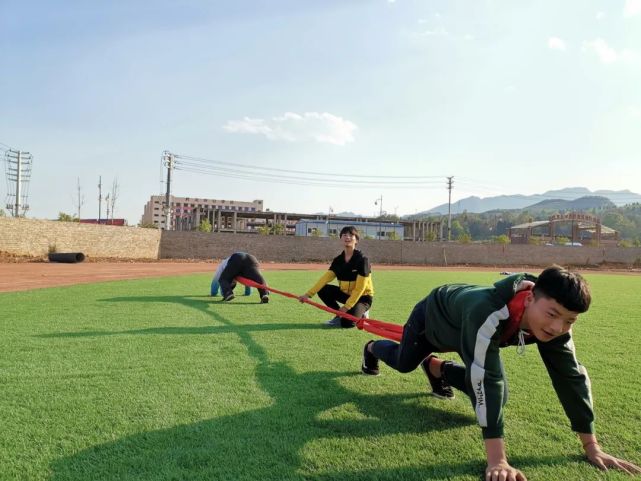 做有温度的教育兴义市洒金中学民族文化教育助力新市民学生融入新生活