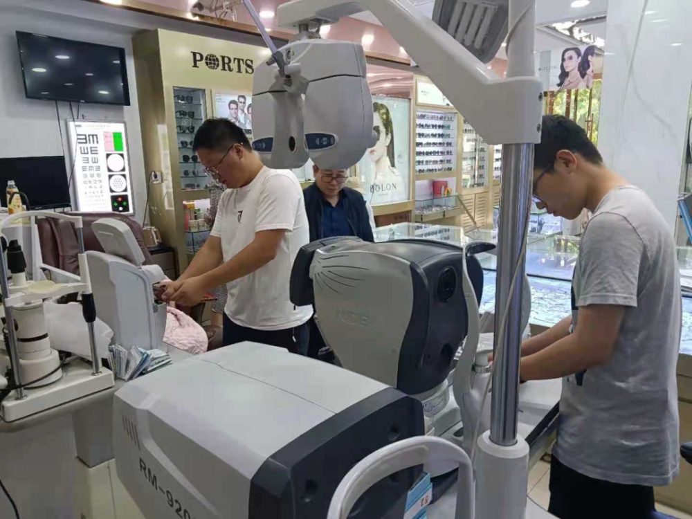 市计量所开展眼镜店计量器具强制检定工作