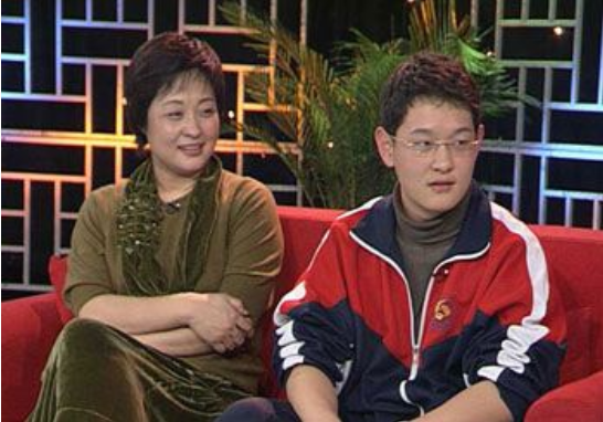 傅彪去世15年留下孤儿寡母儿子被葛优养大今继承父亲家业