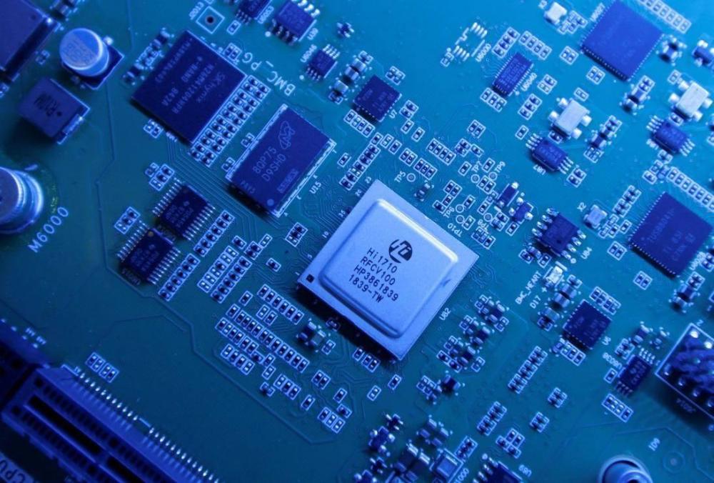 这个消息越传越离谱,牵动着不少关心国产芯片的国人,事实上,不是紫光