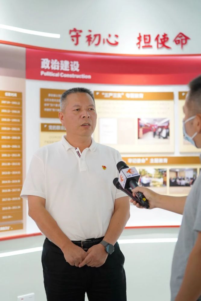 厚街镇委书记黎寿康就党史学习教育接受东莞日报,东莞电视台联合专访