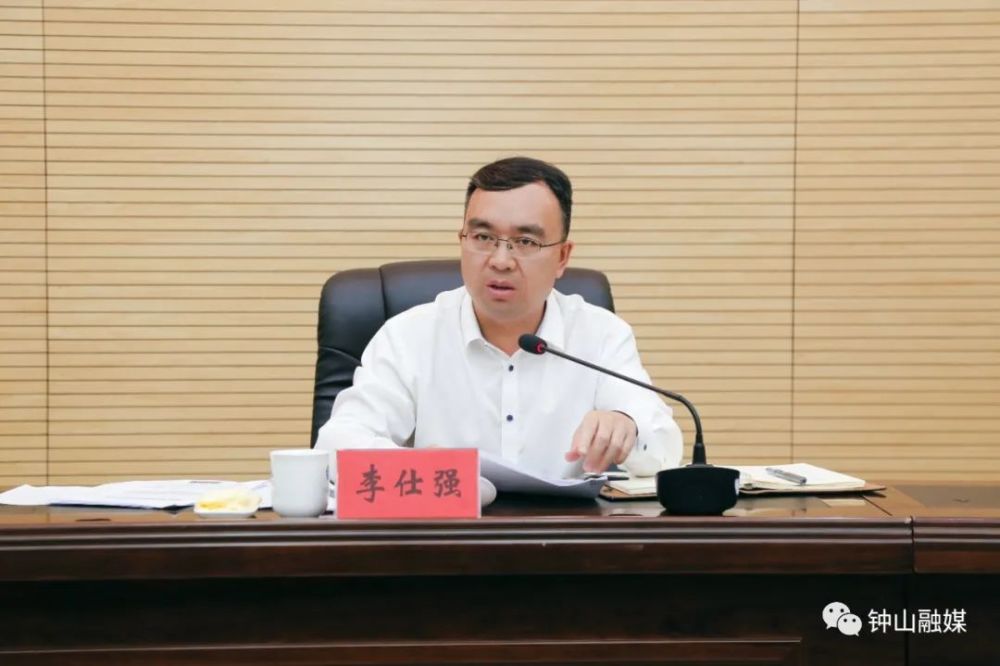 区人大常委会副主任,南开乡党委书记杜景志,副区长陈开华参加会议