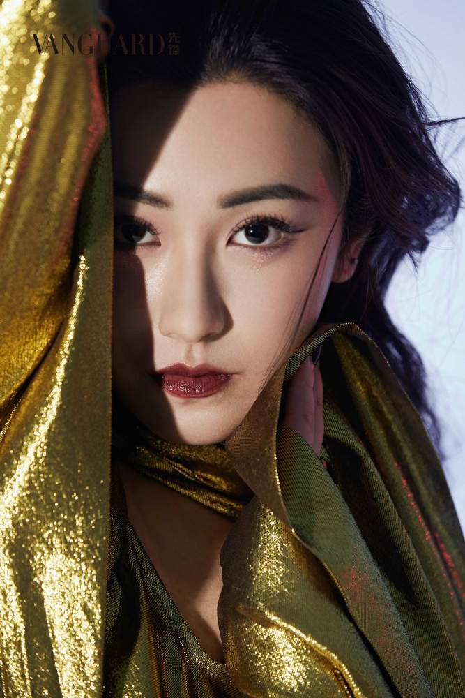 朱圣祎vanguard先锋杂志拍摄 眼神凌厉侧颜绝美_腾讯新闻