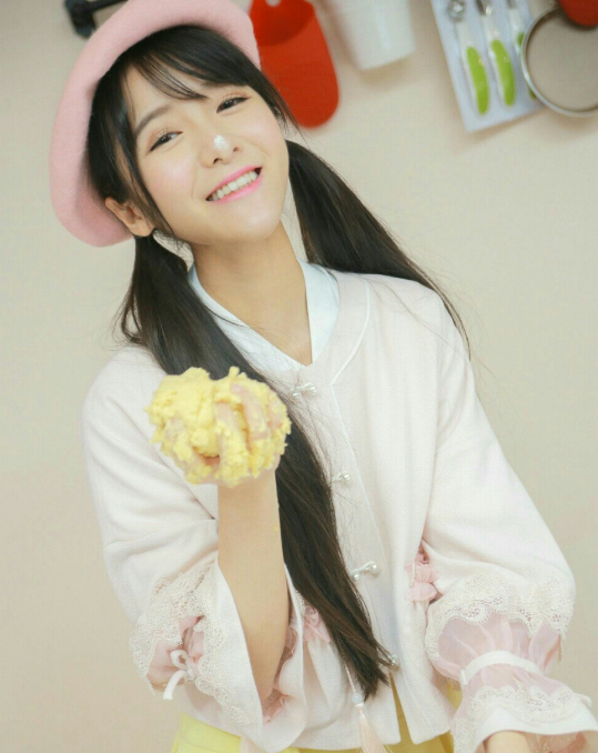 记得长江七号的小狄吗?9岁出道,17岁得良性肿瘤,现过成这样