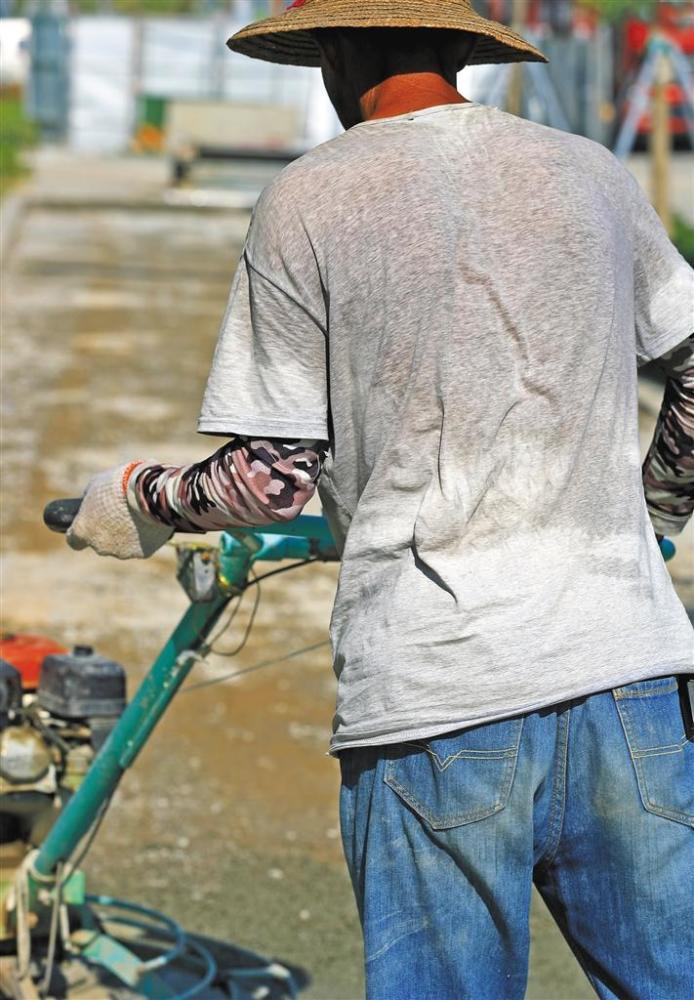 高温下的最美坚守