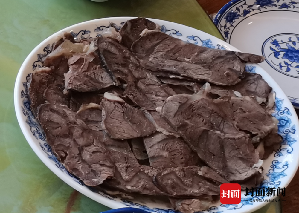 卤牛肉和八宝茶,是吴忠的早茶的"灵魂伴侣".