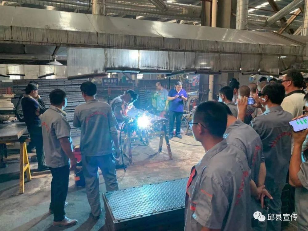 节点调查相结合的原则,县人社局每月到县工业园区管委会,对腾翼实业