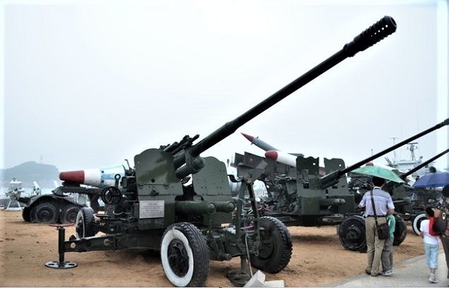 塔利班遭遇伊朗正规军,59型榴弹炮摆成一排,德黑兰给美上了一课