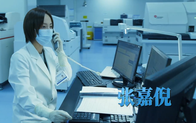 中国医生眼力考验释小龙轻松认出冯绍峰你找到了吗