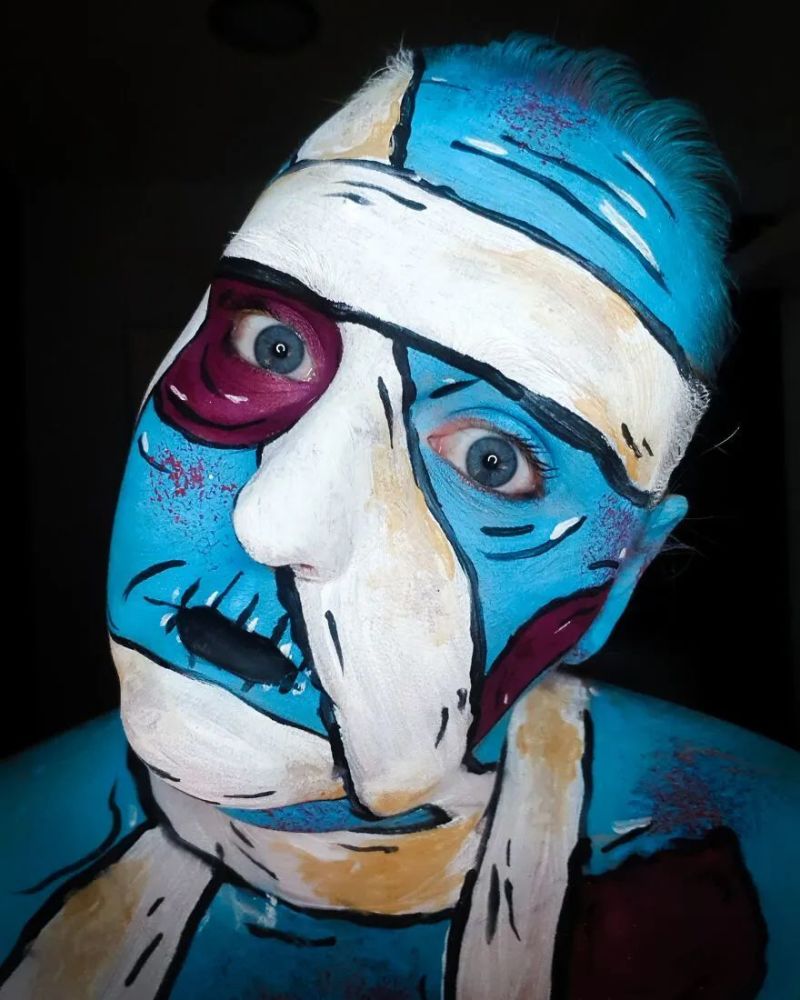 艺术家在自己脸上画画引争议,网友:哗众取宠,毫无美感