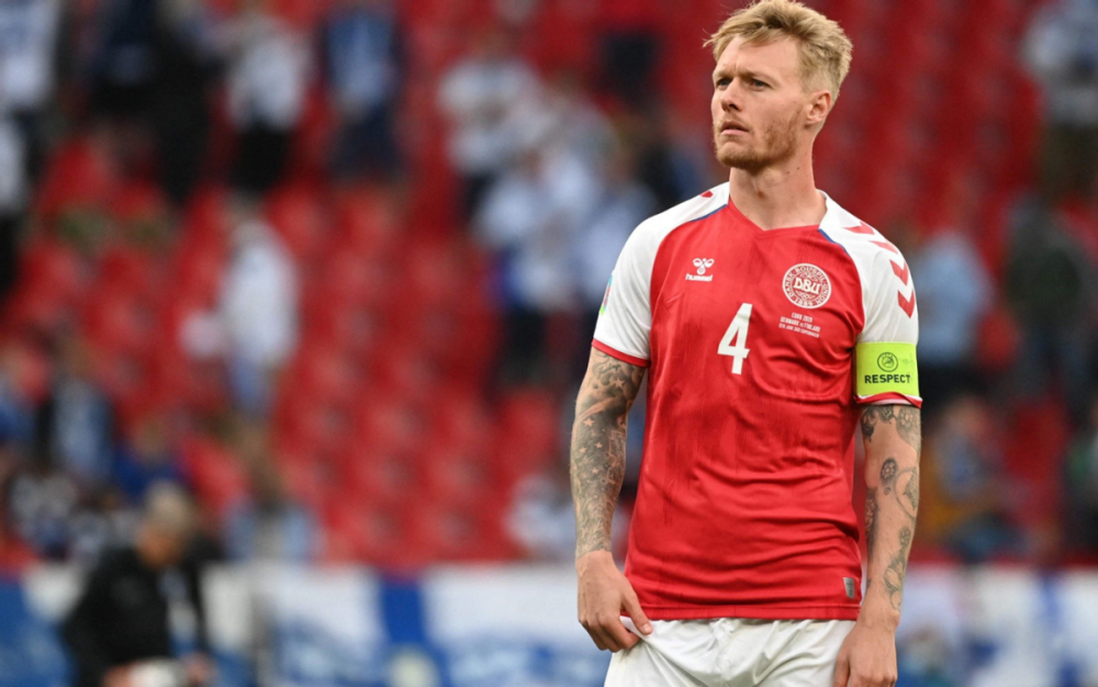 球场上的模范领袖丹麦的英雄队长西蒙凯尔