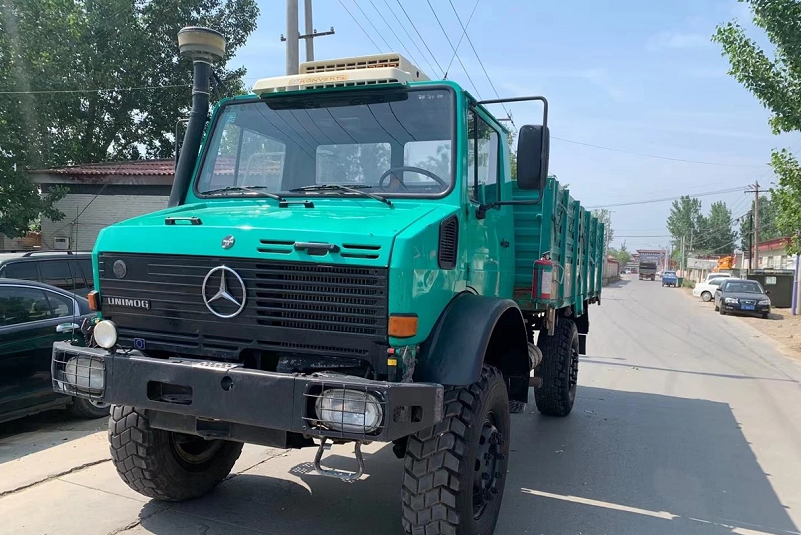 小伙花15万买辆奔驰乌尼莫克沙漠之王2150戏称最硬农用车