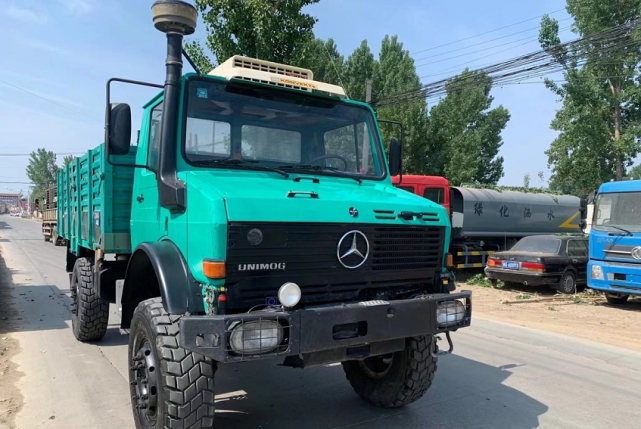 小伙花15万买辆奔驰乌尼莫克沙漠之王2150戏称最硬农用车