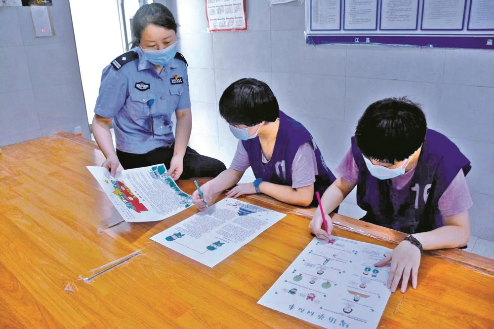 近日,南京市看守所组织在押人员绘制"新生报",通过学_腾讯新闻