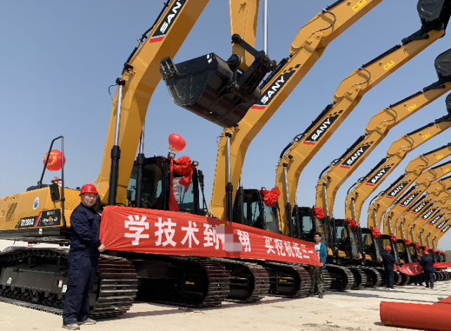 蓝翔技校直播招生,观众提问太搞笑了,挖掘机副系点什么?