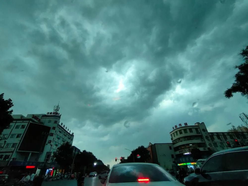 偃师暴雨图片