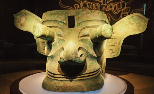 三星堆是一个被遗忘的文明,在这里发掘出来的文物,带有古蜀特有的文化
