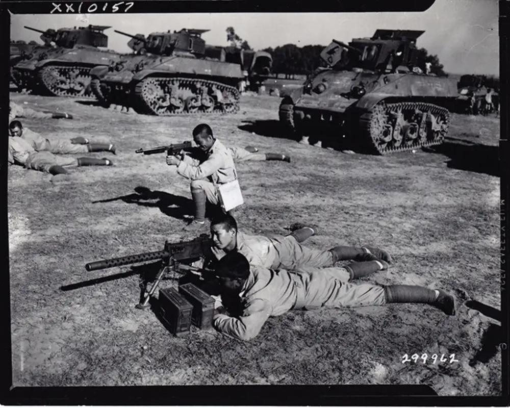 英式饭菜可劲造 美军装备变制式 兰姆伽训练营中鸟枪换炮的国军部队