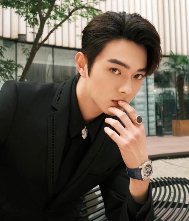 长相分析徐凯的长相是偏向于硬朗的那一种,看过他烈火