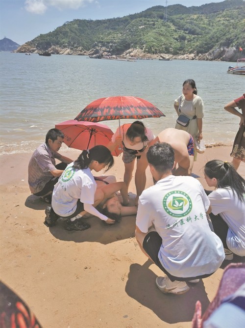 暑期实践变救人现场温医大学子救起溺水者