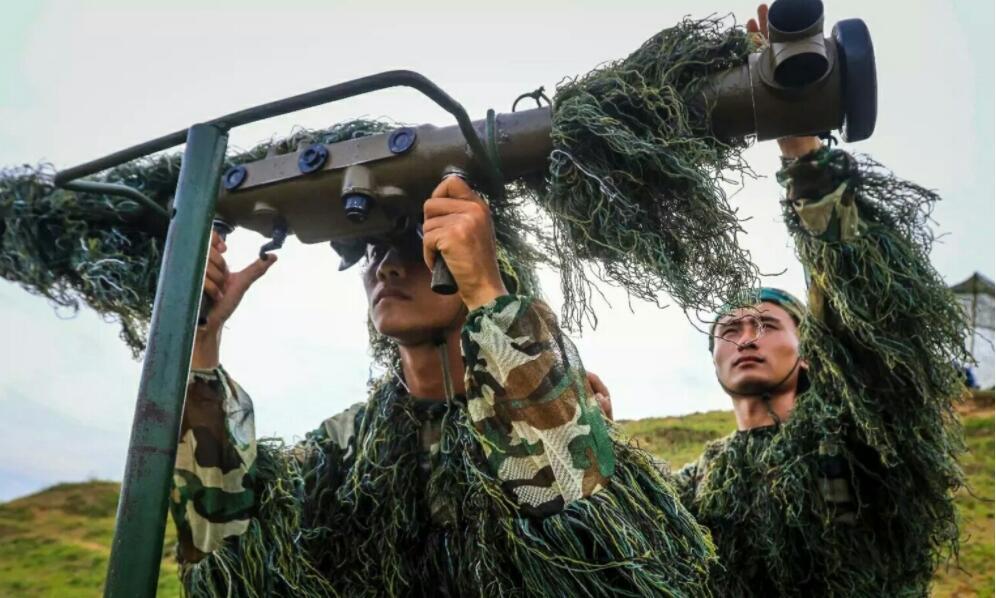 我军防空兵和炮兵常用的光学测距机是58式1米光学测距机,又叫一米测距