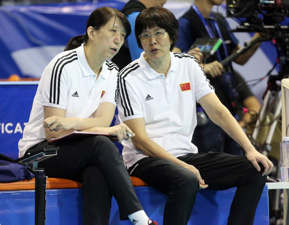 郎平接班人并非赖亚文,加入女排教练组事出有因,49岁少帅或上任