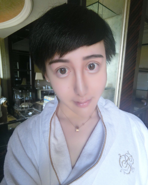 当时刘梓晨在发布视频的时候,还有很多的人都发现当时刘梓晨没有开