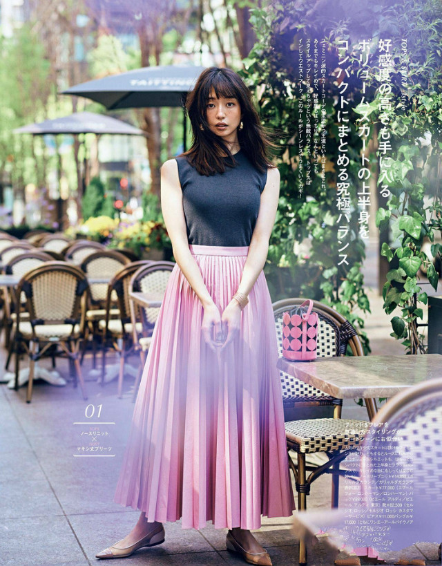 有一种裙子叫"日式裙",光腿穿优雅时髦又显高,惊艳了整个夏天