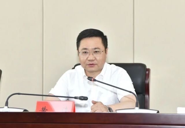 座谈会上,钟正萌,谢劲松,张艳霞,邓小华,杨先礼,姚军章委员围绕农村