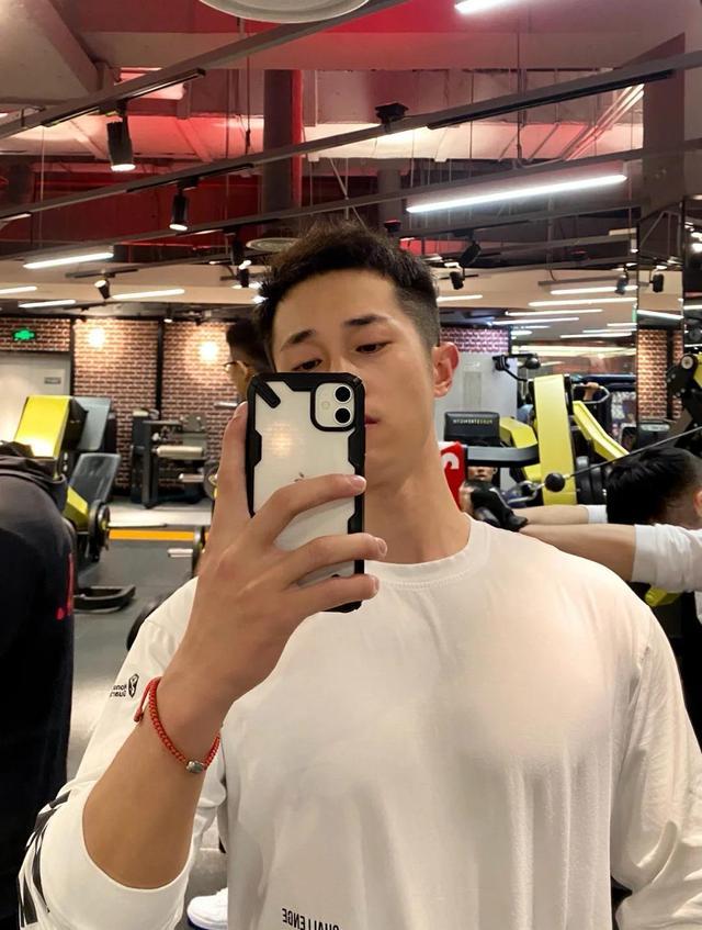 爱健身的肌肉帅哥好养眼