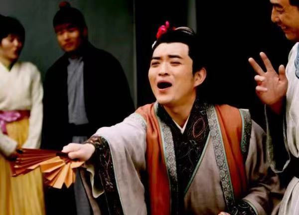 主人公的性格特点来看,林冲和林娘子的懦弱,助长了高衙内的嚣张气焰