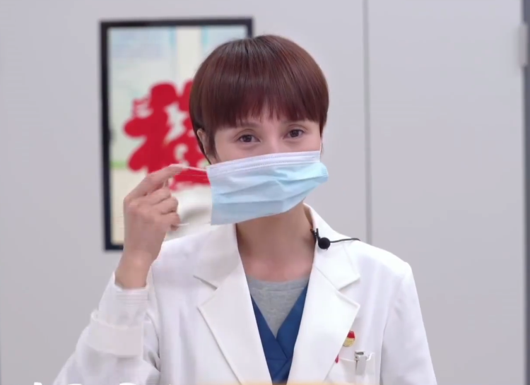 袁泉素颜拍摄《中国医生》,拒绝任何刻意设计,年轻演员应当学习