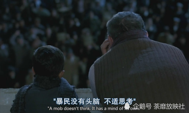 他回到了家乡,看到残破的天堂电影院,追忆往昔,唏嘘不已