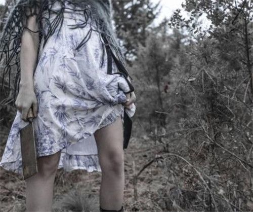 胡芳的职务是药师,刘军则是外科医生,两人相识多年.