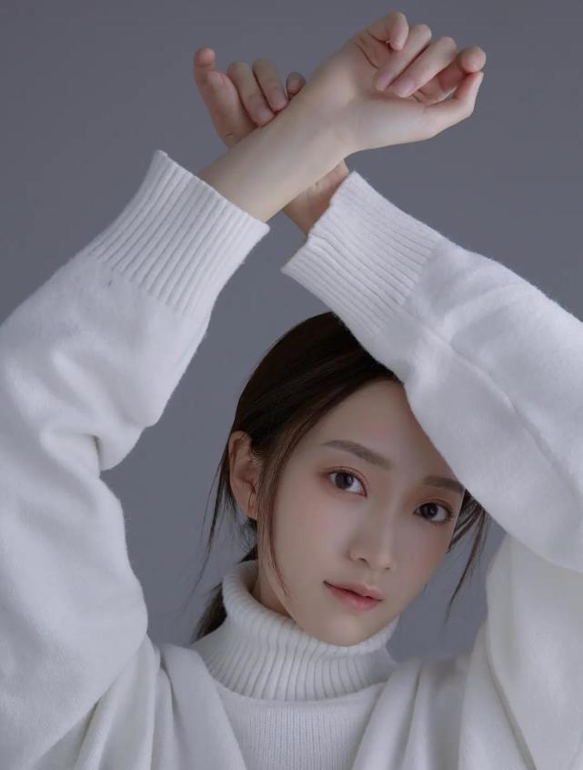 明明可以当古装小白花怎么演了一部戏就退圈了