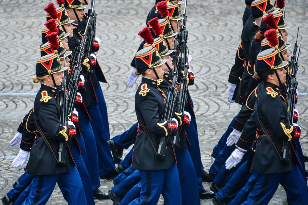 外代二线法国举行国庆阅兵式2