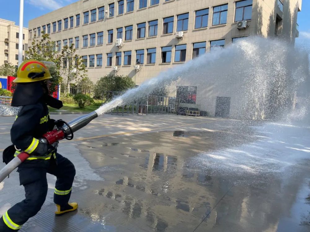 阿消有话说阿消还是要提示小伙伴们消防高压水枪属于消防器材不得随意