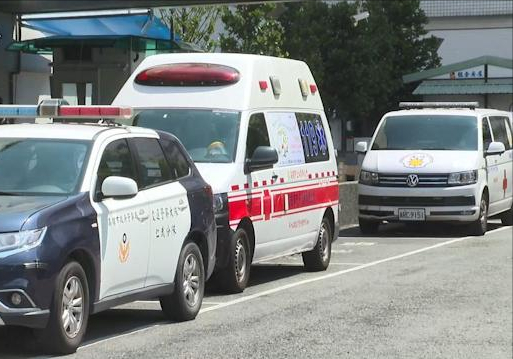 台湾男子为老父亲叫救护车,殡仪馆却赶来"抢生意"_腾讯新闻