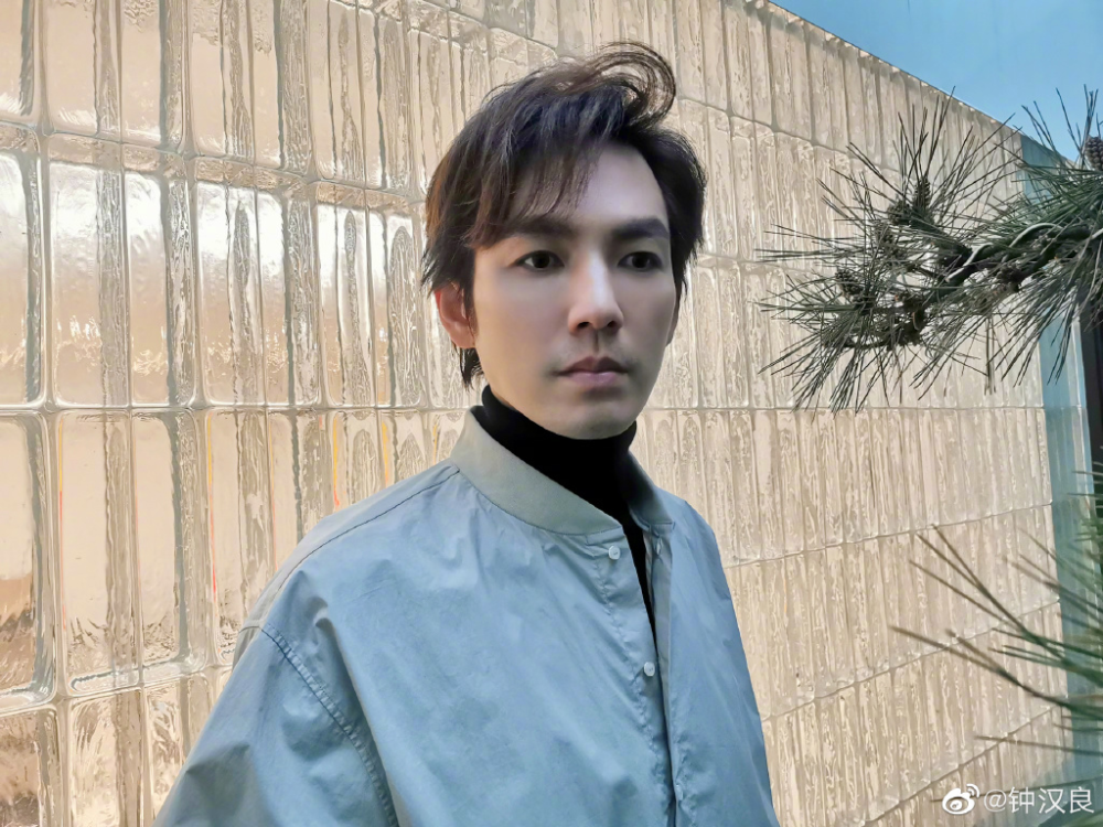 这是46岁的钟汉良?身形消瘦不失少年感,大秀跳舞超撩可爱极了
