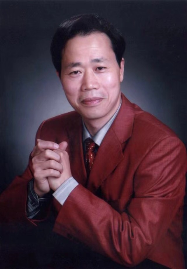 浓墨重彩呈光华——邹中华画展观记