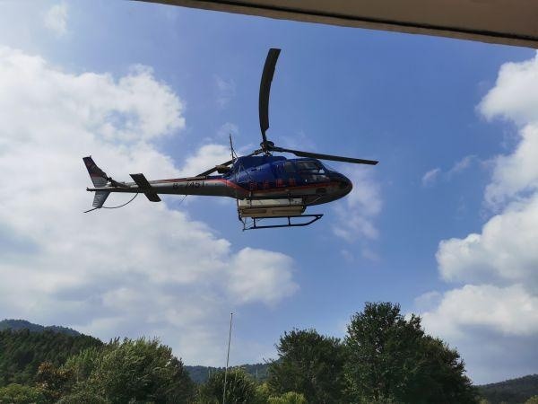 直升机喷药作业