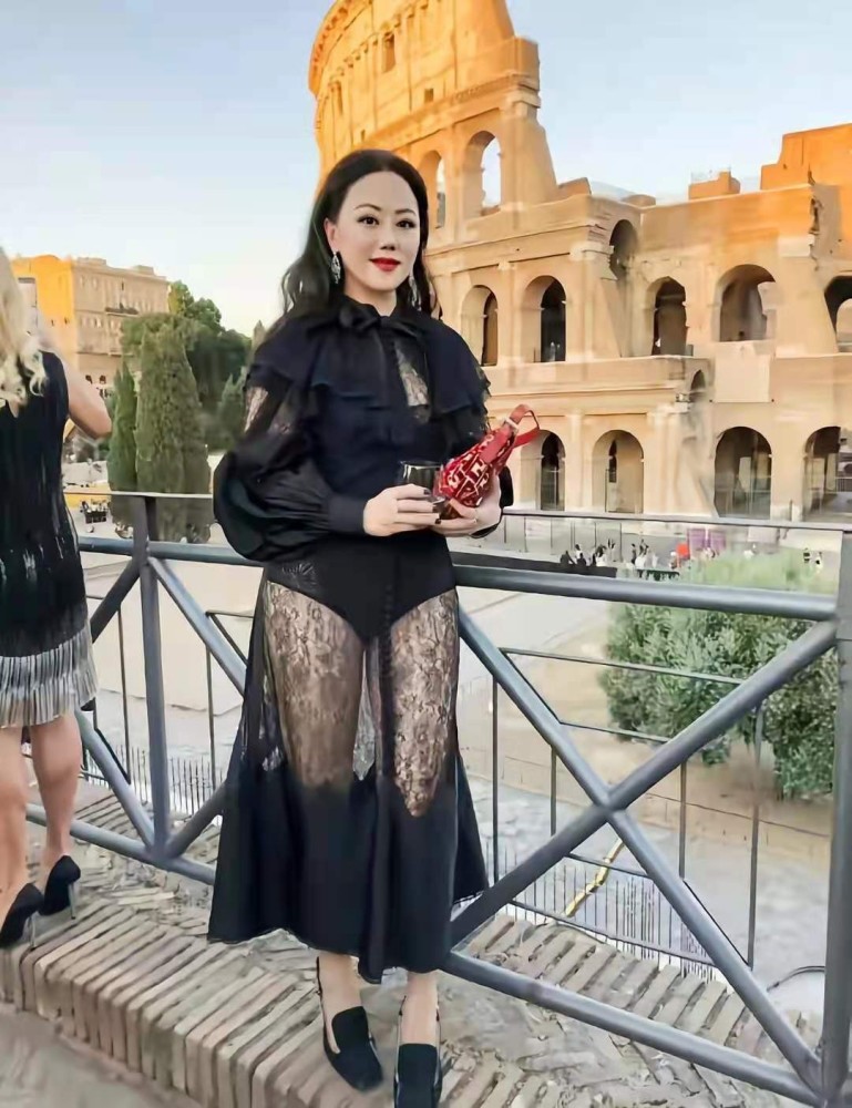 章小蕙真是富态届的穿搭典范西服搭阔腿裤气质高级好美艳