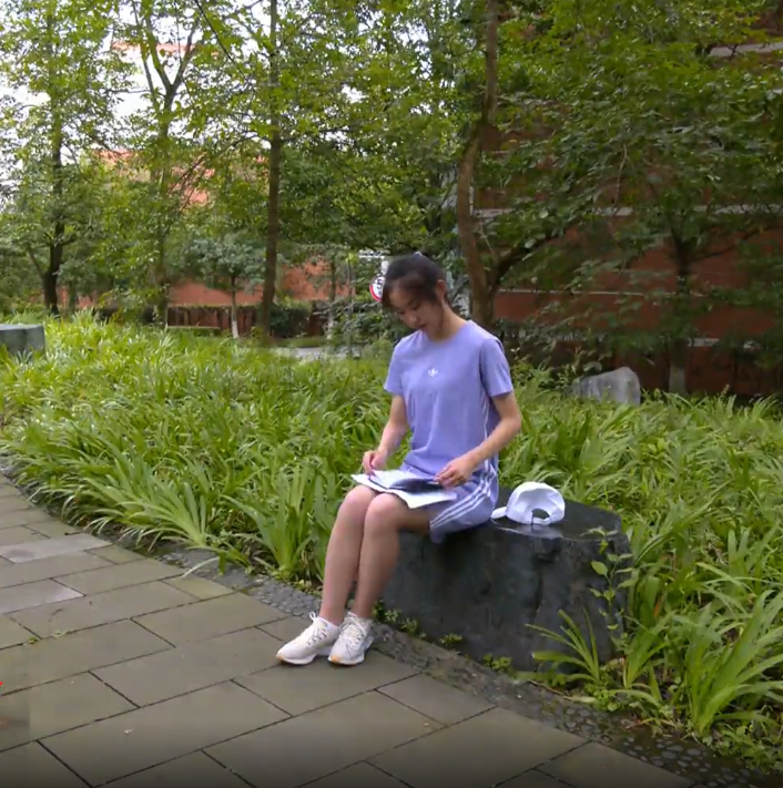 别人家的孩子四川女孩张诗语614分成为一名女飞行学员