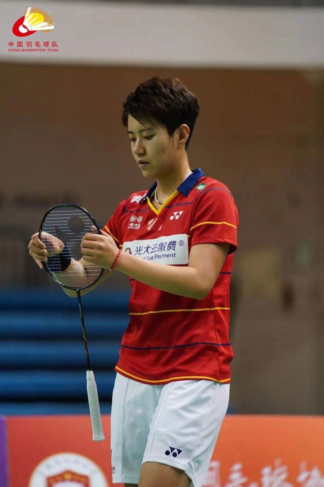 从5岁开始,小杜玥的童年时光就被补习班所占据,羽毛球也是其中一项.