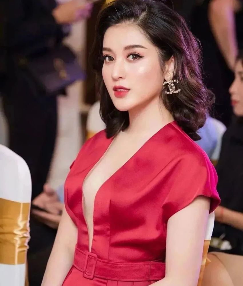 越南李嘉欣被生活痛击后深度改造涅盘重生40岁嫁90后鲜肉富豪