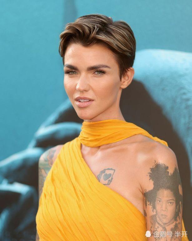 鲁比洛斯透露辞演蝙蝠侠真正原因乳胶紧身衣过敏被迫换人