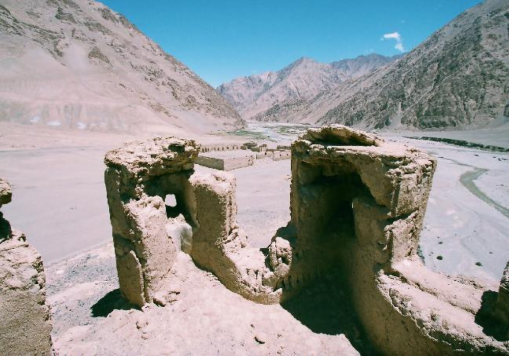 边境哨所赛图拉清末死士的边防要塞建国前每次换防都换了军装